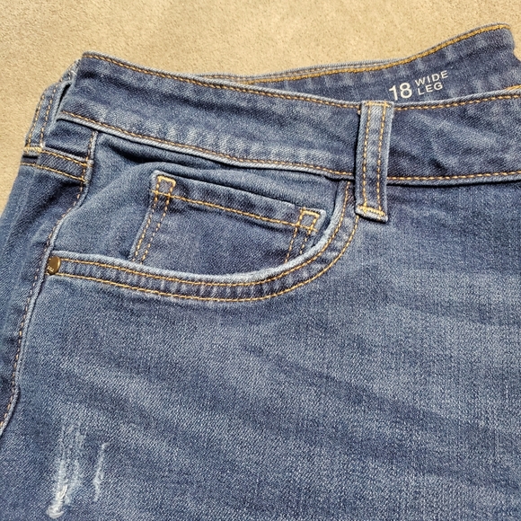 A. N. A wide leg frayed bottom jeans - Picture 4 of 7